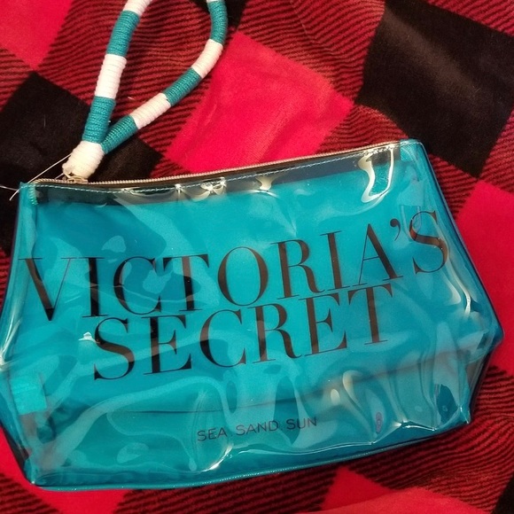 Victoria's Secret Other - 🎄victoria’s secret makeup bag